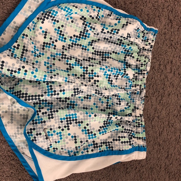 nike work out shorts - Picture 2 of 3